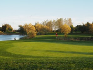 Golf - Lakeside Studio, pet friendly (Colmworth)