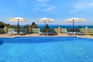 Pool - Gkountis Deluxe Apartment: Sea View, Shared Pool & Wi-Fi (Lefkadas)