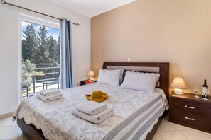 1 slaapkamer, een strijkplank/strijkijzer, gratis wifi, beddengoed