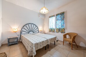 2 bedrooms, iron/ironing board, bed sheets - Holiday Home "Sottotorre 1" close to the Sea with Private Garden & A/C (Calasetta)