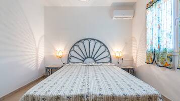 2 bedrooms, iron/ironing board, bed sheets