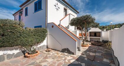 Maison "Sottotorre 2", près de la mer, avec jardin privé et climatisation.