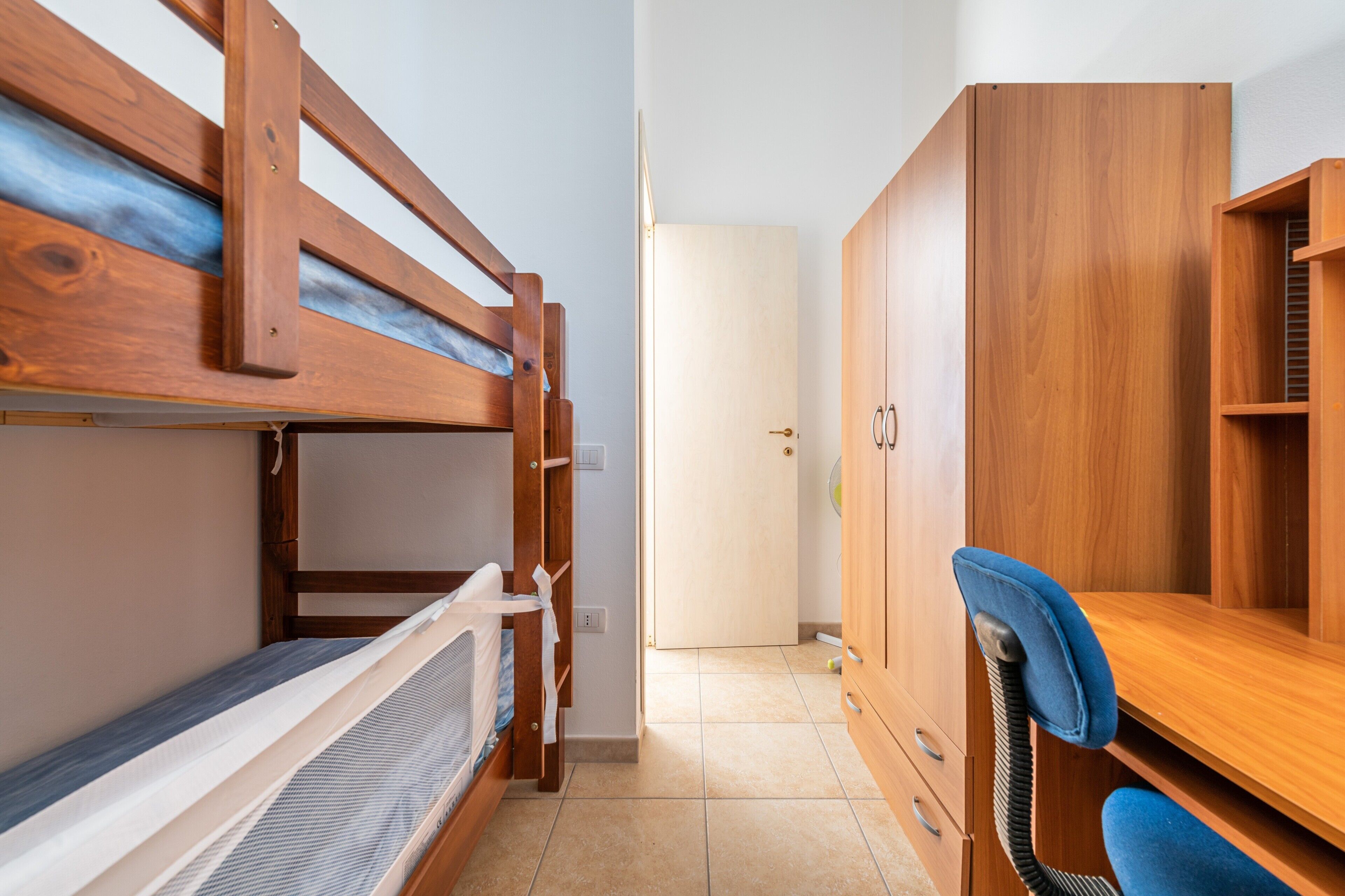 2 chambres, fer et planche à repasser, draps fournis