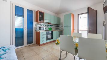 Fridge, microwave, stovetop, coffee/tea maker