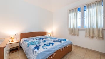 2 bedrooms, iron/ironing board, bed sheets