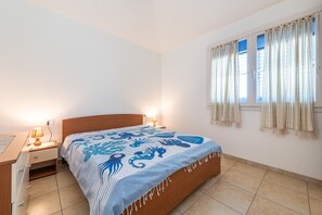 2 slaapkamers, een strijkplank/strijkijzer, beddengoed