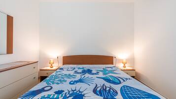 2 Schlafzimmer, Bügeleisen/Bügelbrett, Bettwäsche