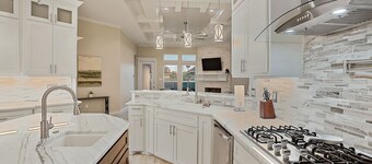 Luxury 4BR South CC! 15 Min to Beach, Fast WiFi, 6 Beds & Fireplace!