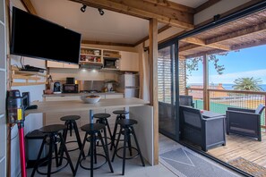 ثلاجة، ميكروويف، فرن، موقد طهي مسطح