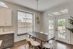 Dining - Luxurious Home w Cinema Room & Private Pool (Mesquite)