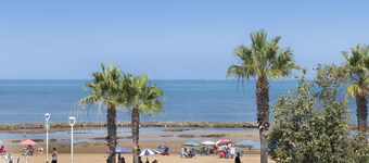 Apartment "Chipiona, Cruz del Mar 1ª Línea" with Sea View, Terrace & Wi-Fi