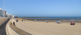 Apartment "Chipiona, Cruz del Mar 1ª Línea" with Sea View, Terrace & Wi-Fi