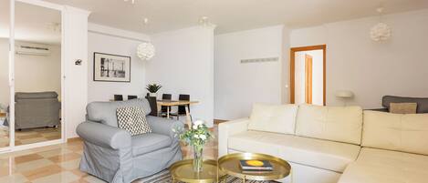 Télévision, chaîne hi-fi