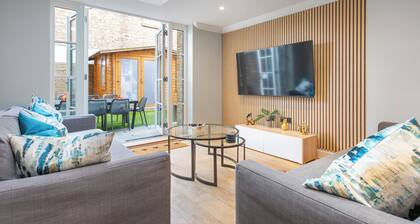 Brand New Development. 5 Star Luxury flat with garden