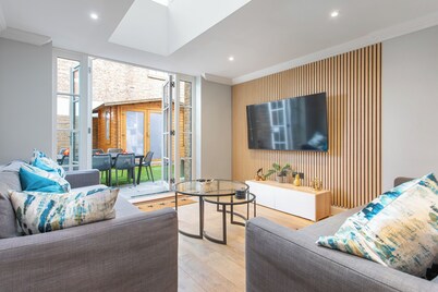 Brand New Development. 5 Star Luxury flat with garden