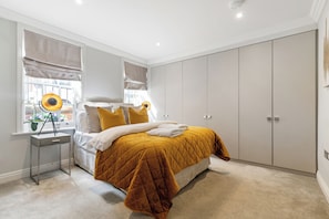 3 chambres, fer et planche à repasser, Wi-Fi, draps fournis