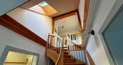 DoppelhaushÀlfte am See mit kleinem Garten umgeben von Natur