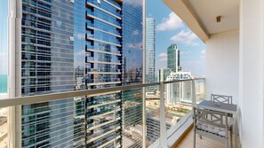 Classic Apartment | Balcony