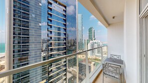 Classic Apartment | Balcony - Studio One 2101 (Dubai)