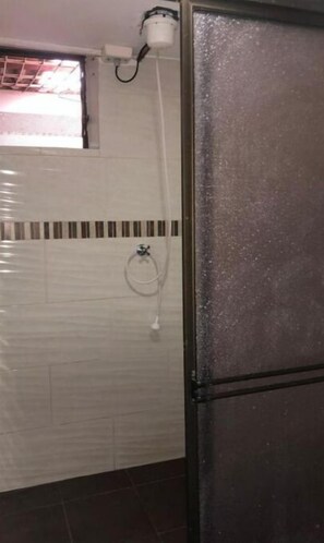 Shower - Comfortable, central and well located - Apt 202 (Medellín)