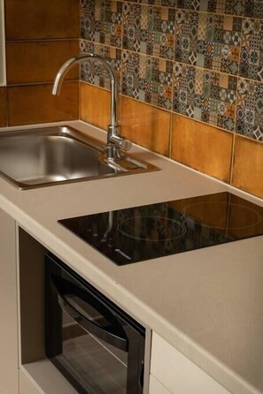 Oven, coffee/tea maker