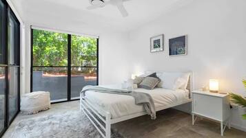 5 bedrooms, desk, iron/ironing board, travel cot