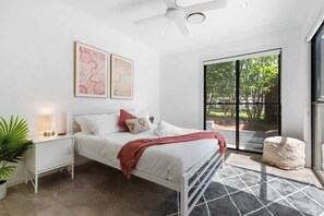 5 bedrooms, desk, iron/ironing board, travel crib