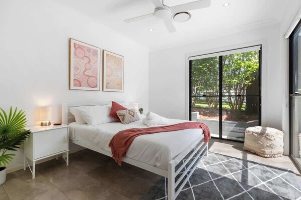 5 bedrooms, desk, iron/ironing board, travel crib
