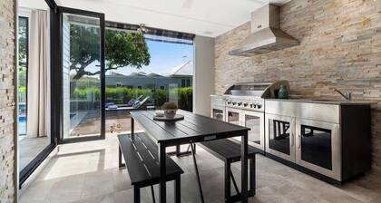 Pet Friendly Family Holiday Home with Pool