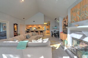 TV - 21 Port Tack | 4 Bedroom Home | Enclosed Pool | Lagoon View | STR #065382 (Hilton Head Island)