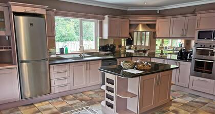 Luxurious, Spacious, Irish Country House with Five Bedrooms and Four Bathrooms