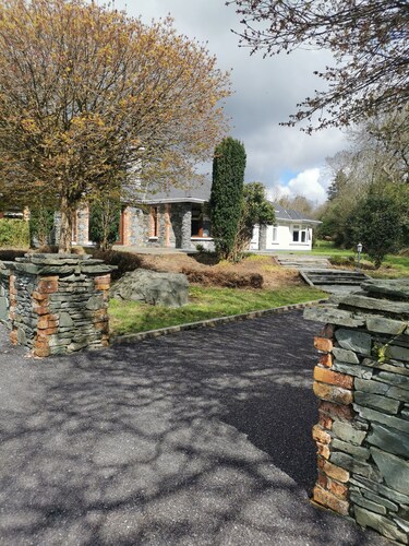 Luxurious, Spacious, Irish Country House with Five Bedrooms and Four Bathrooms