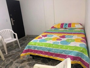 2 bedrooms, iron/ironing board, free WiFi, bed sheets - Comfortable, central and well located apartment - Apt 201 (Medellín)
