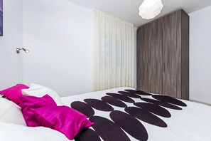 1 Schlafzimmer, Reisekinderbett, kostenloses WLAN, Bettwäsche