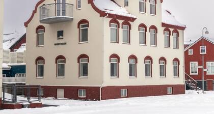 Hrimland Guesthouse DT 2br apt.