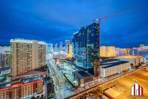 Exterior - MGM Signature-29-819 F1 Track & Strip View Studio (Las Vegas)