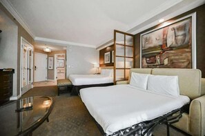 Caja de seguridad en la habitación y escritorio 