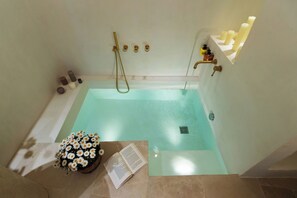 Chambre exclusive double ou avec lits jumeaux | Salle de bain | Séchoir à cheveux, peignoirs, bidet, serviettes fournies