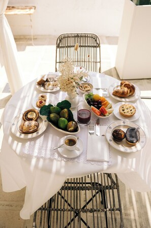 Daily local cuisine breakfast for a fee