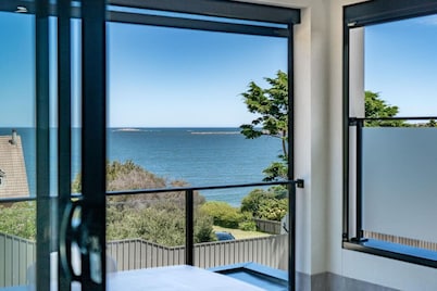 Break Away | Beachside, Pet-Friendly Retreat with Granite Island Views