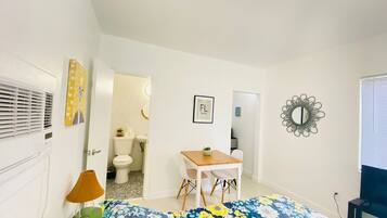 1 makuuhuone, työpöytä, silitysrauta/-lauta, ilmainen Wi-Fi