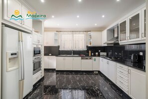Refrigerador, microondas, horno y lavavajillas