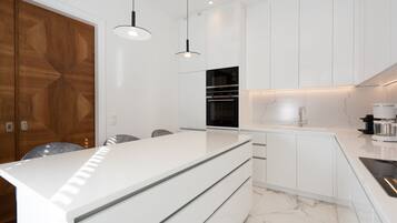 Luxury Apartment, 4 Bedrooms, Terrace, Corner | Private kitchen | Fridge, microwave, oven, stovetop