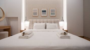Luxury Apartment, 4 Bedrooms, Terrace, Corner | 4 bedrooms, premium bedding, in-room safe, individually decorated