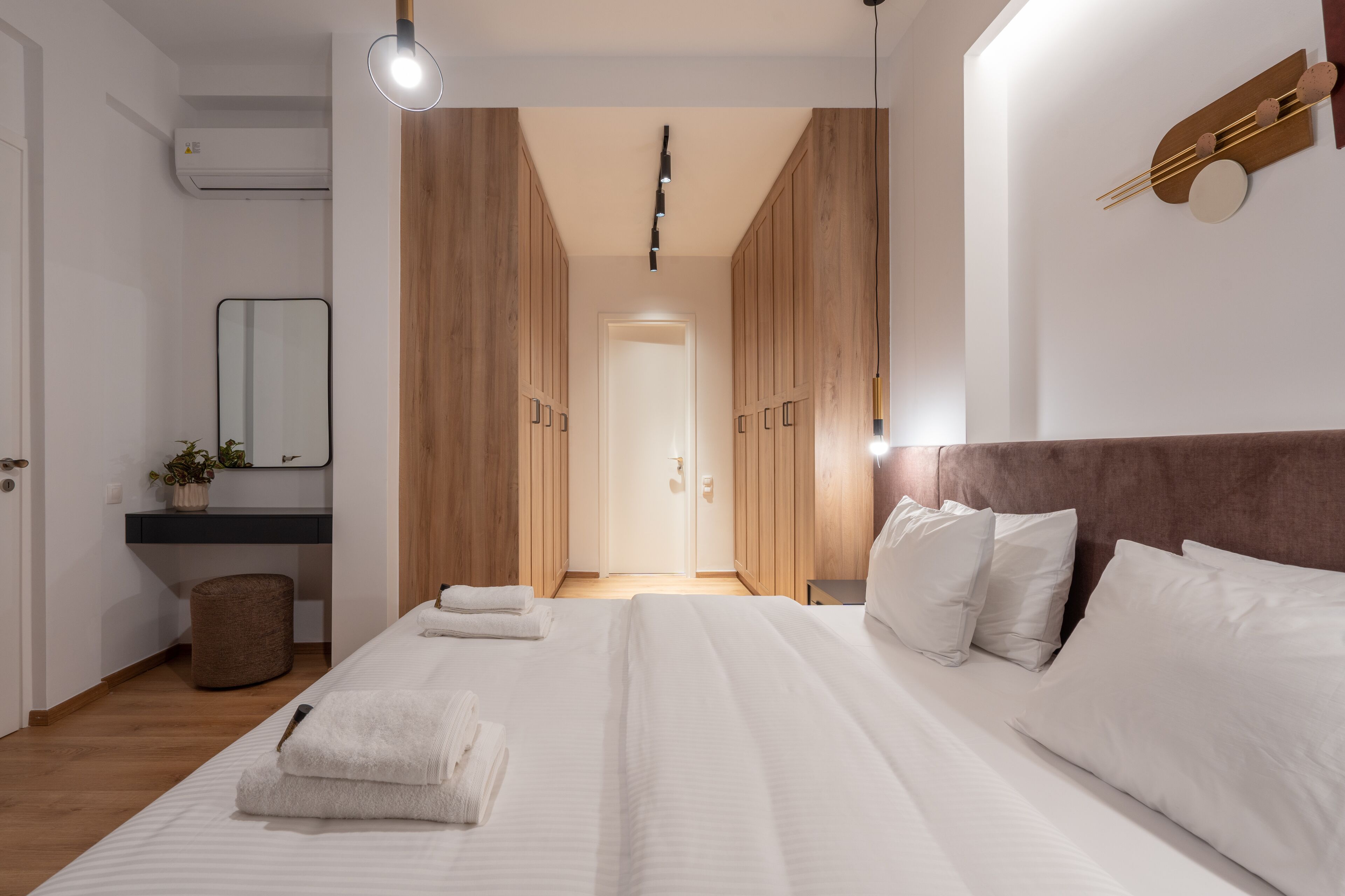 ลักซ์ชัวรี่อพาร์ทเมนท์, 4 ห้องนอน, ระเบียง, ห้องมุม | 4 ห้องนอน, เครื่องนอนระดับพรีเมียม, ตู้นิรภัยในห้องพัก