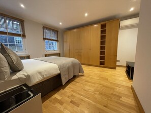 5 Schlafzimmer, Schreibtisch, Bügeleisen/Bügelbrett, kostenloses WLAN