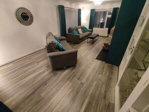 TV connectée, cheminée, médiathèque