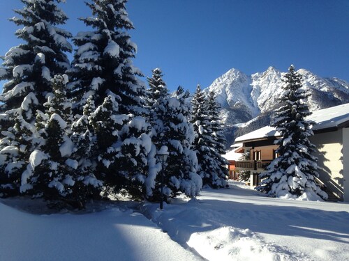 3.5 room apartment with south-facing balcony - 80 m² with a view of 4000, quiet area