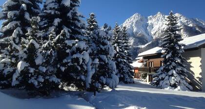 3.5 room apartment with south-facing balcony - 80 m² with a view of 4000, quiet area