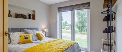 3 室のベッドルーム、WiFi (無料)、ベッドシーツ